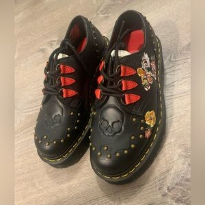 Dr. Martens Women's 1461 Serova Skull Stud Floral Oxford Leather